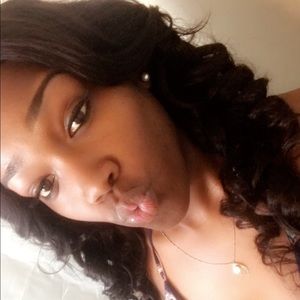 Meet your Posher, Denae